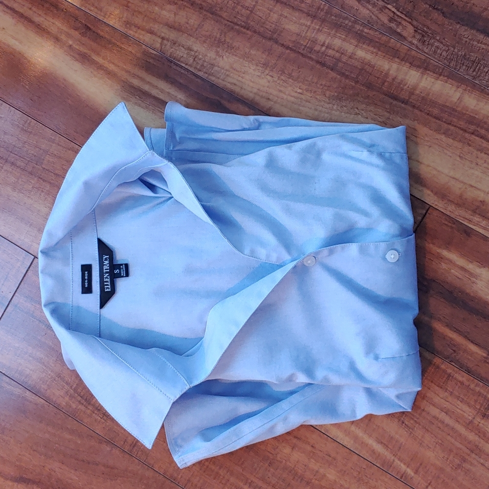 Women's long sleeve blouse. Ellen Tracy. Size small. Great condition. Blue.